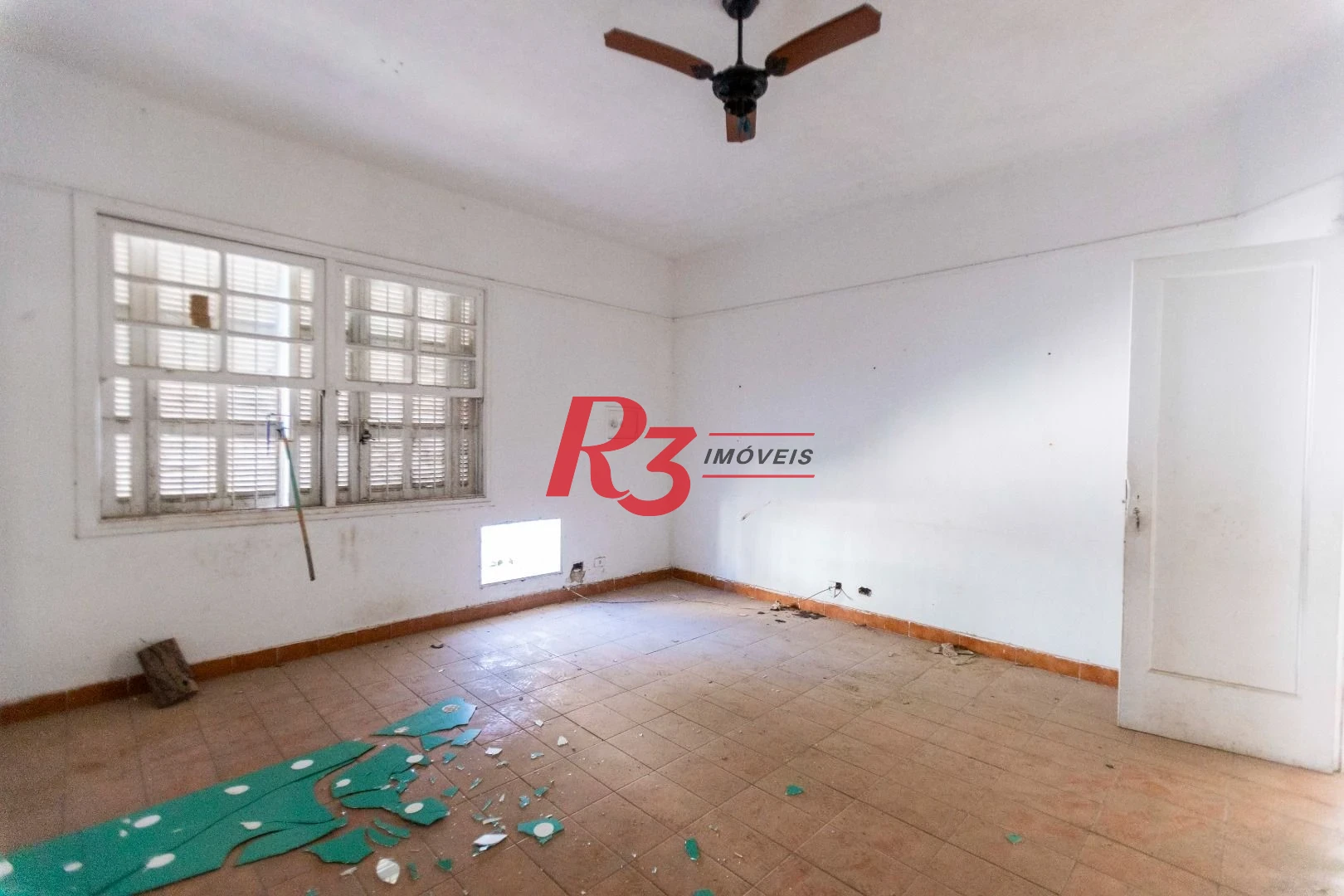 Sobrado com 4 dormitórios à venda, 258 m² por R$ 3.750.000,00 - Ponta da Praia - Santos/SP