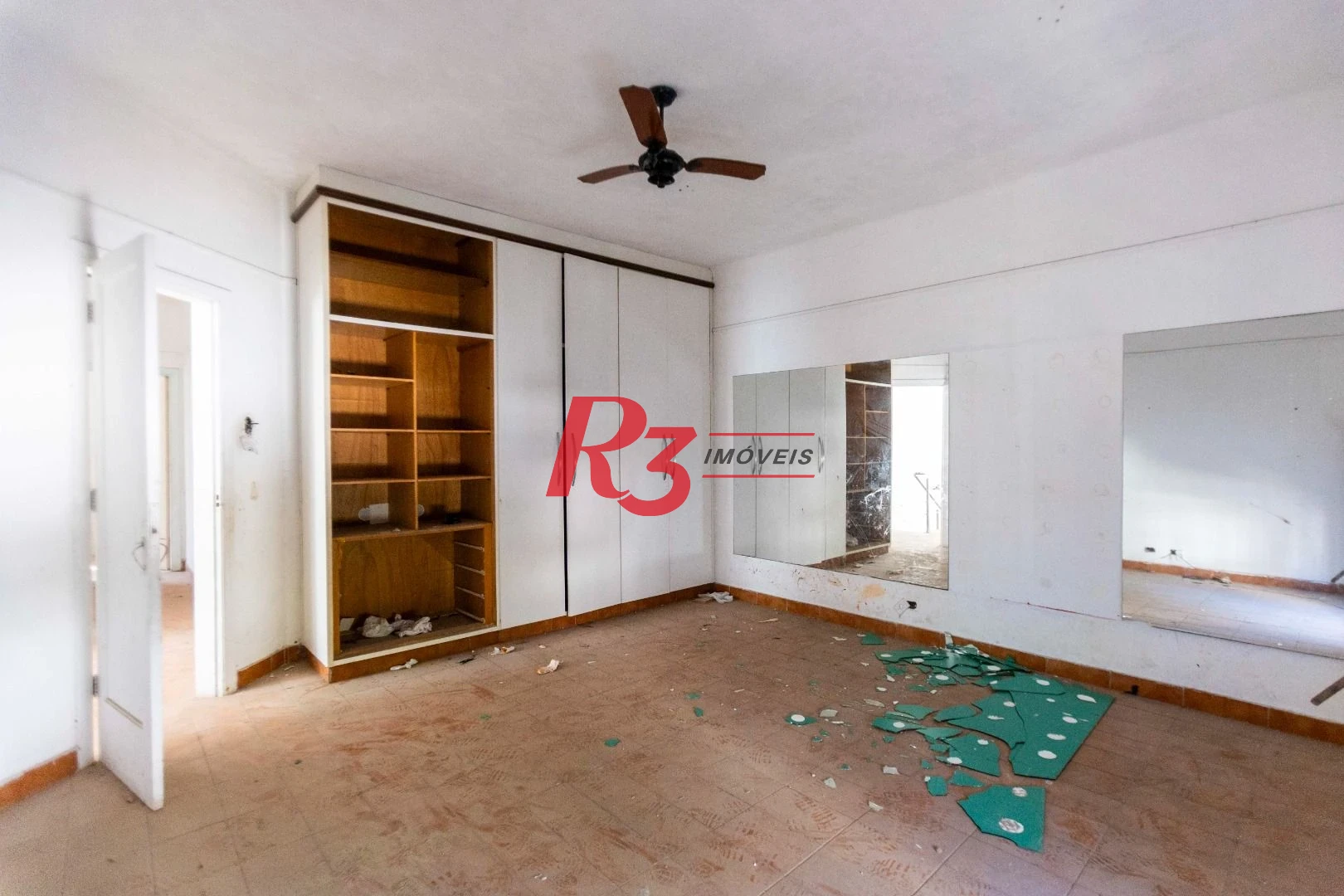Sobrado com 4 dormitórios à venda, 258 m² por R$ 3.750.000,00 - Ponta da Praia - Santos/SP