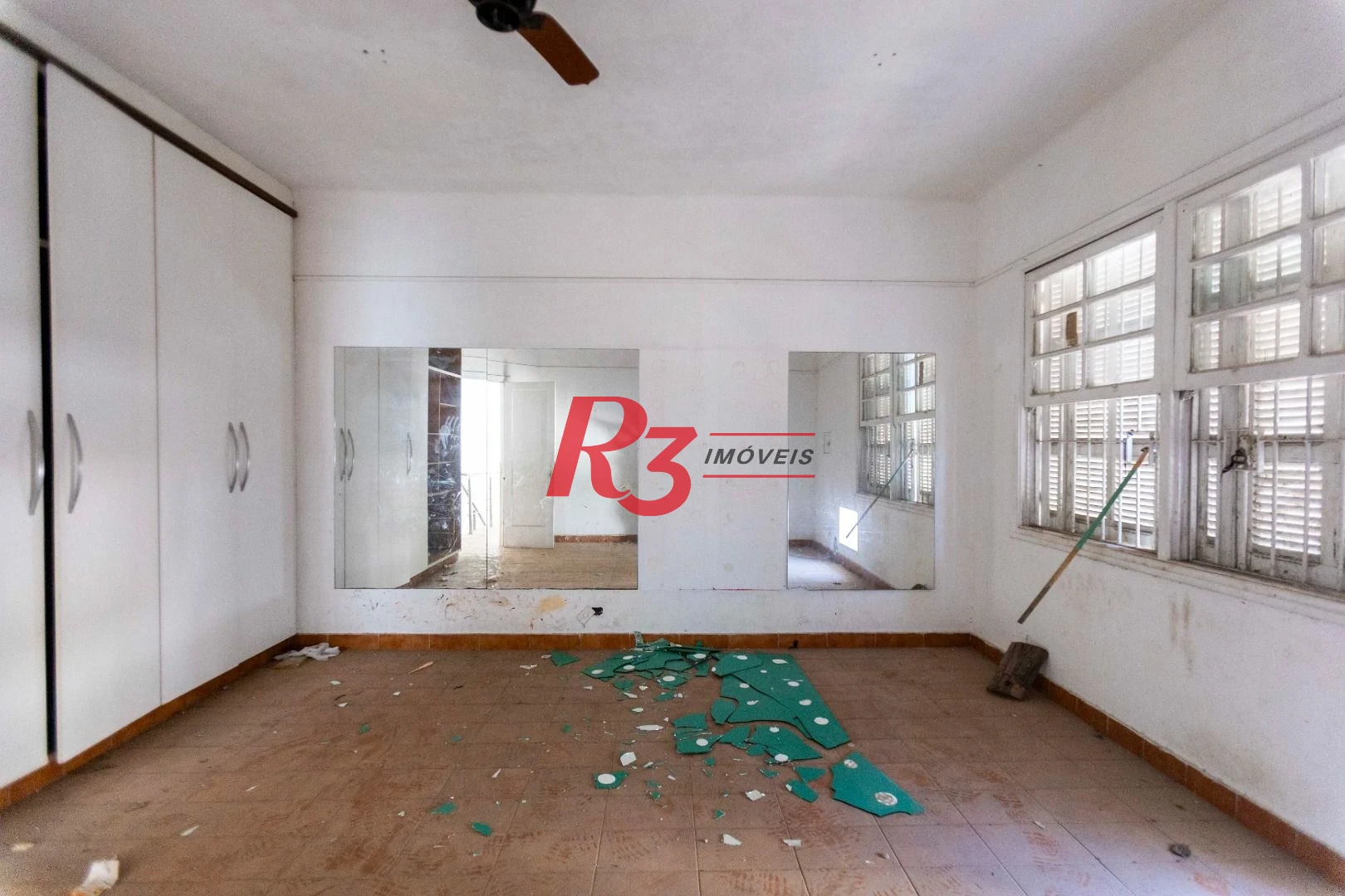 Sobrado com 4 dormitórios à venda, 258 m² por R$ 3.750.000,00 - Ponta da Praia - Santos/SP