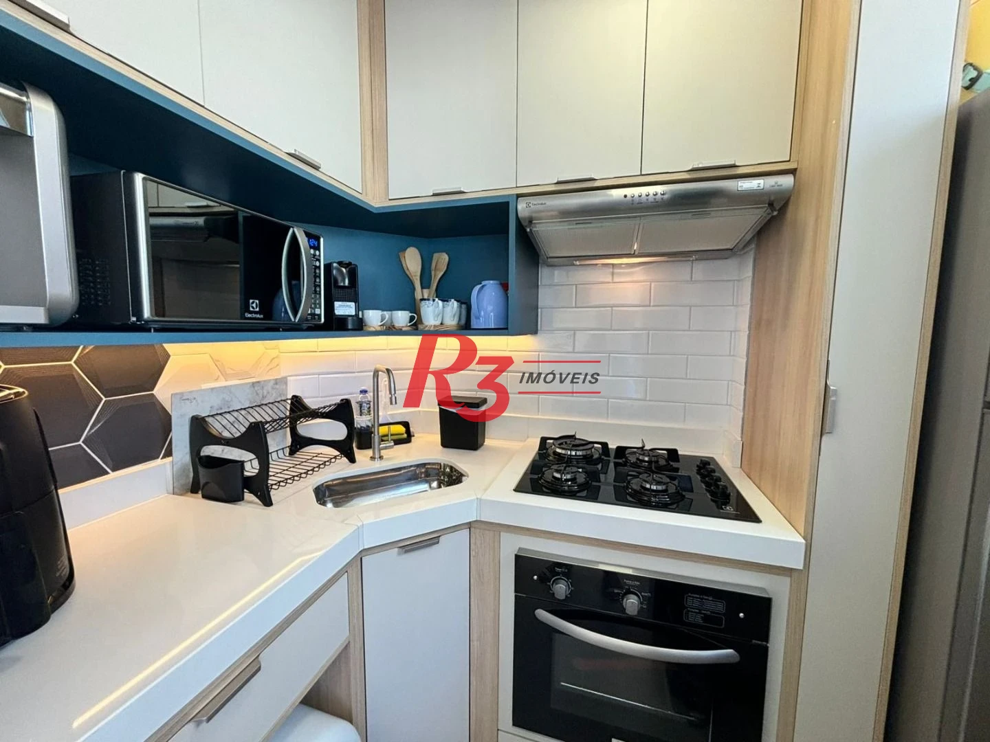 Kitnet com 1 dormitório, 28 m² - venda por R$ 480.000,00 ou aluguel por R$ 3.590,02/mês - Embaré - Santos/SP