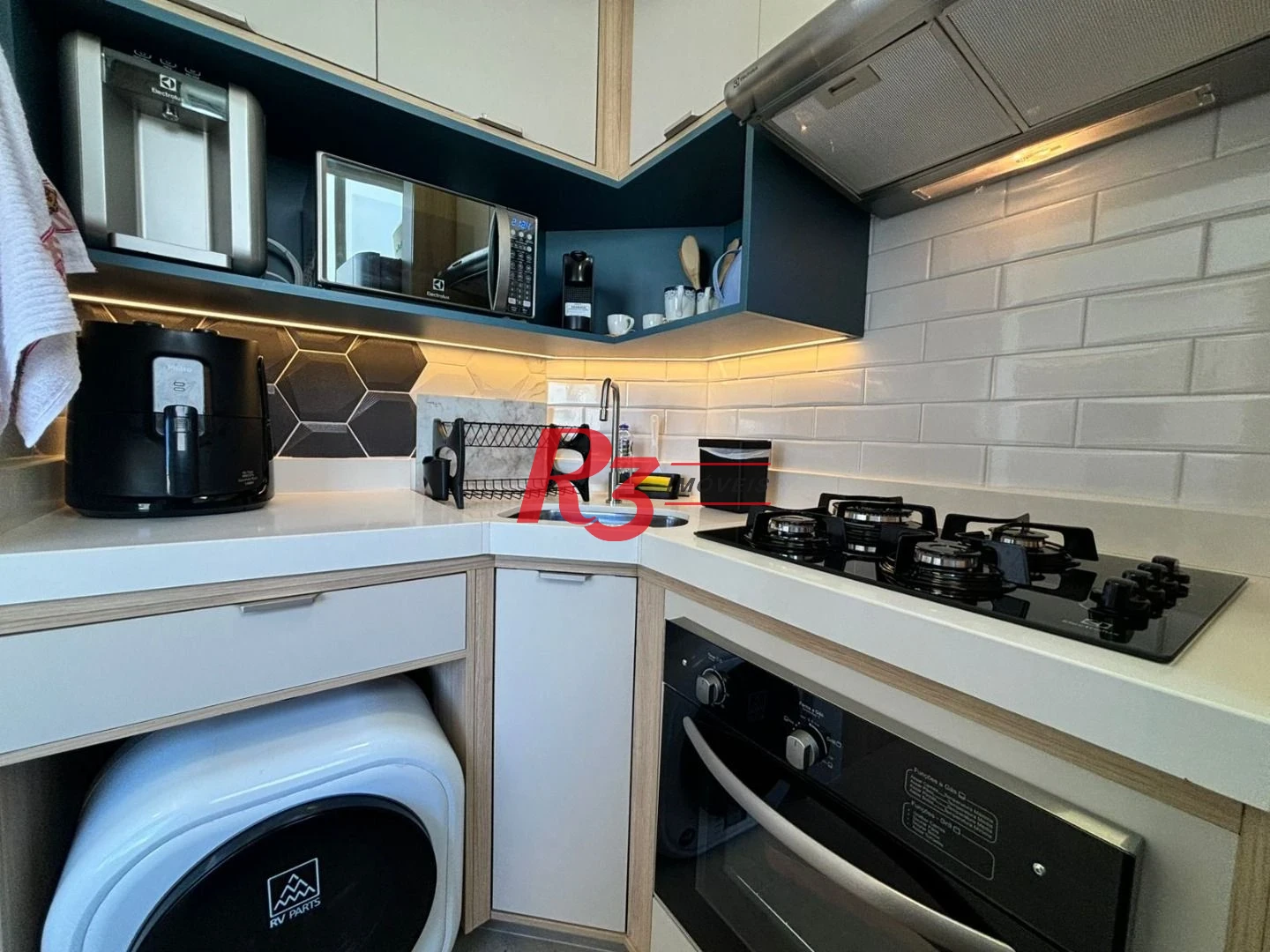 Kitnet com 1 dormitório, 28 m² - venda por R$ 480.000,00 ou aluguel por R$ 3.590,02/mês - Embaré - Santos/SP