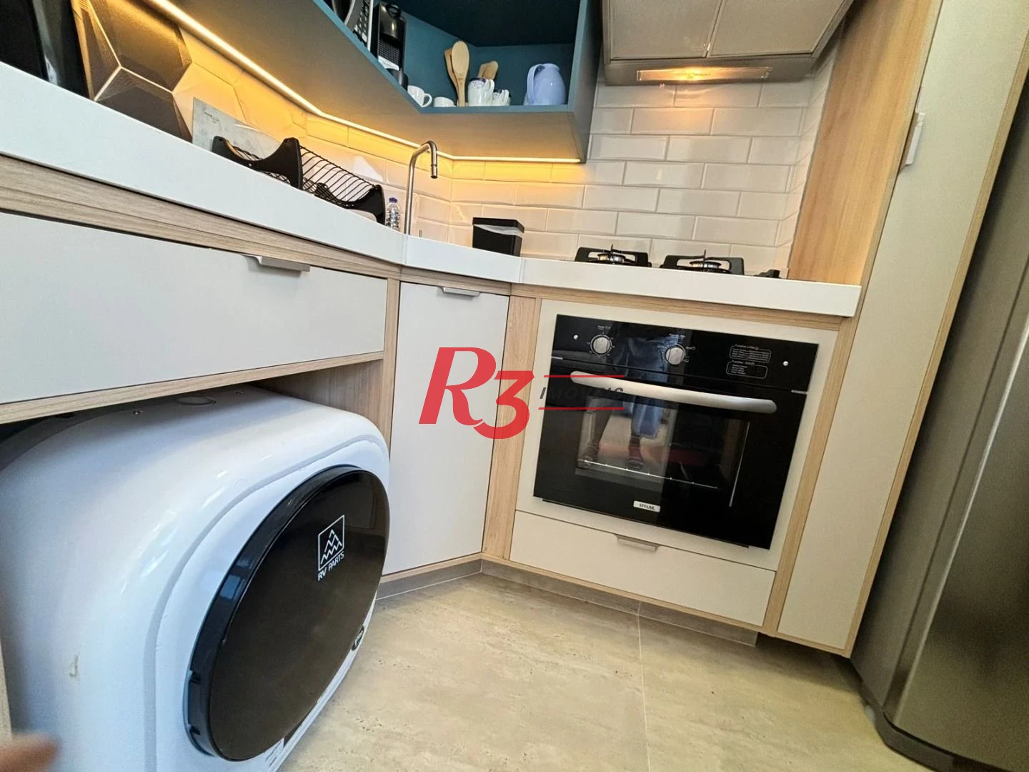 Kitnet com 1 dormitório, 28 m² - venda por R$ 480.000,00 ou aluguel por R$ 3.590,02/mês - Embaré - Santos/SP
