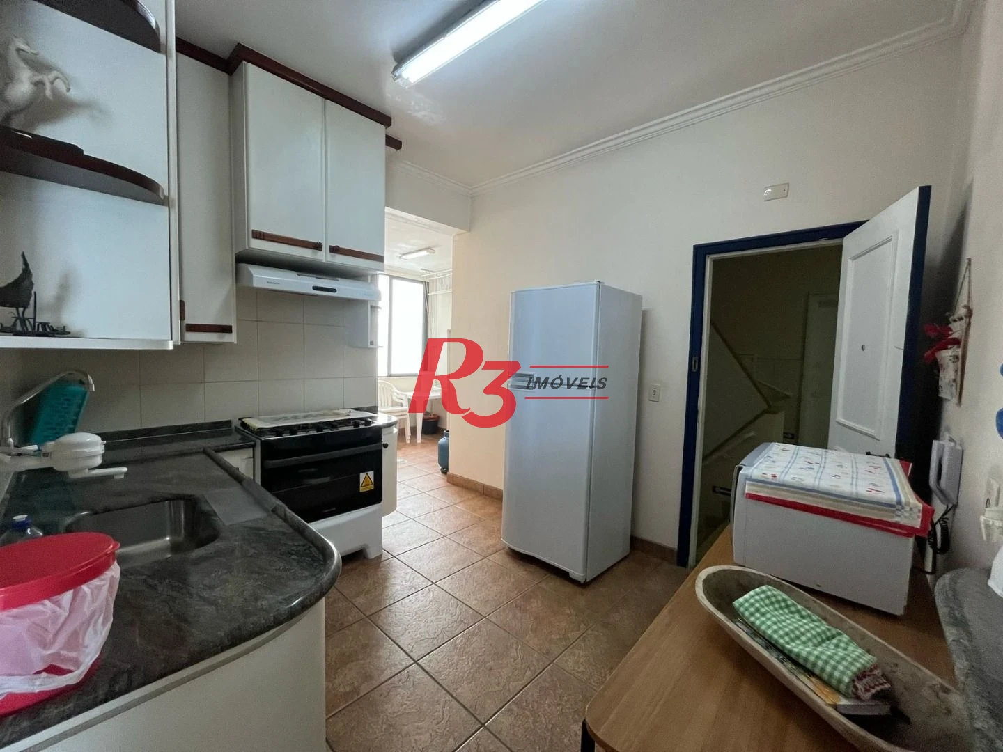 Apartamento com 4 dormitórios à venda, 140 m² por R$ 890.000,00 - Pitangueiras - Guarujá/SP