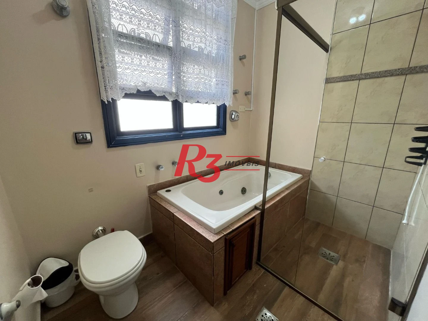 Apartamento com 4 dormitórios à venda, 140 m² por R$ 890.000,00 - Pitangueiras - Guarujá/SP