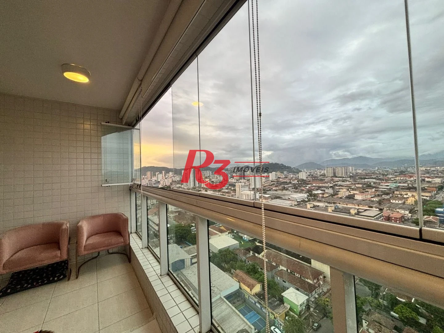 Apartamento com 2 dormitórios à venda, 66 m² por R$ 600.000,00 - Macuco - Santos/SP