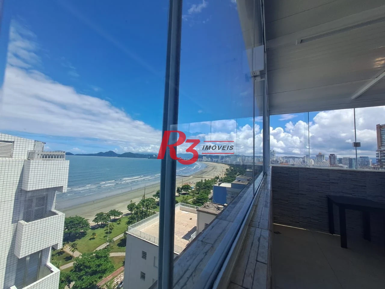 Apartamento com 2 dormitórios à venda, 57 m² por R$ 495.000,00 - Embaré - Santos/SP