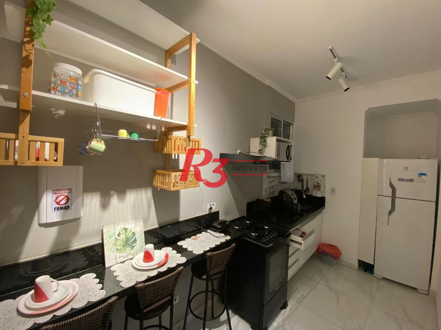 Kitnet com 1 dormitório, 29 m² - venda por R$ 350.000,00 ou aluguel por R$ 3.349,35/mês - Boa Vista - São Vicente/SP