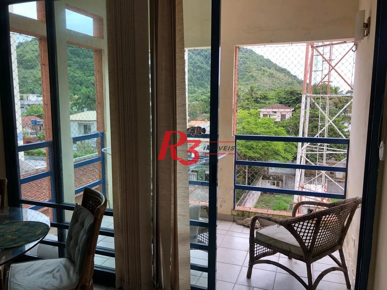 Apartamento com 2 dormitórios à venda, 68 m² por R$ 375.000,00 - Jardim Las Palmas - Guarujá/SP