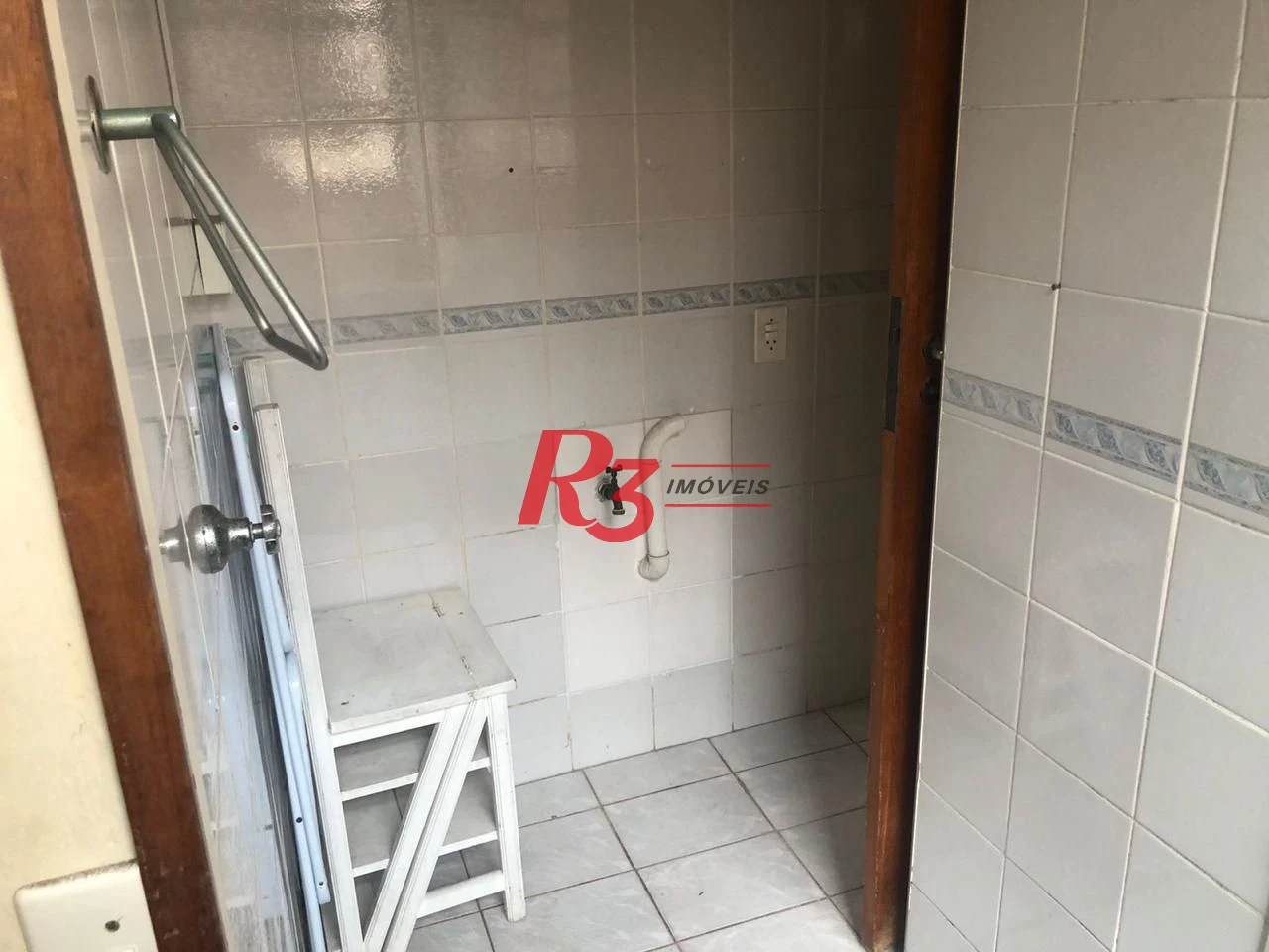 Apartamento com 2 dormitórios à venda, 68 m² por R$ 375.000,00 - Jardim Las Palmas - Guarujá/SP