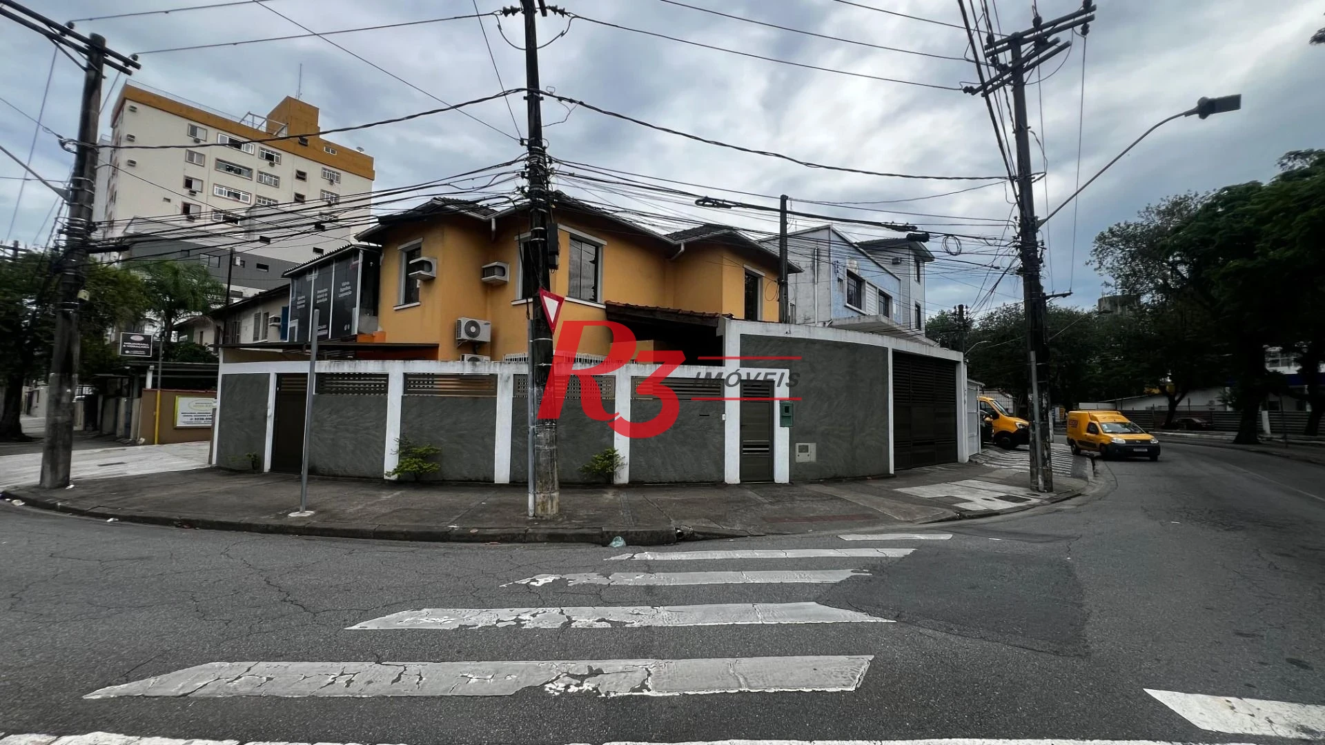 Casa com 3 dormitórios para locação, 177 m² por R$ 10.000/ano - Boqueirão - Santos/SP