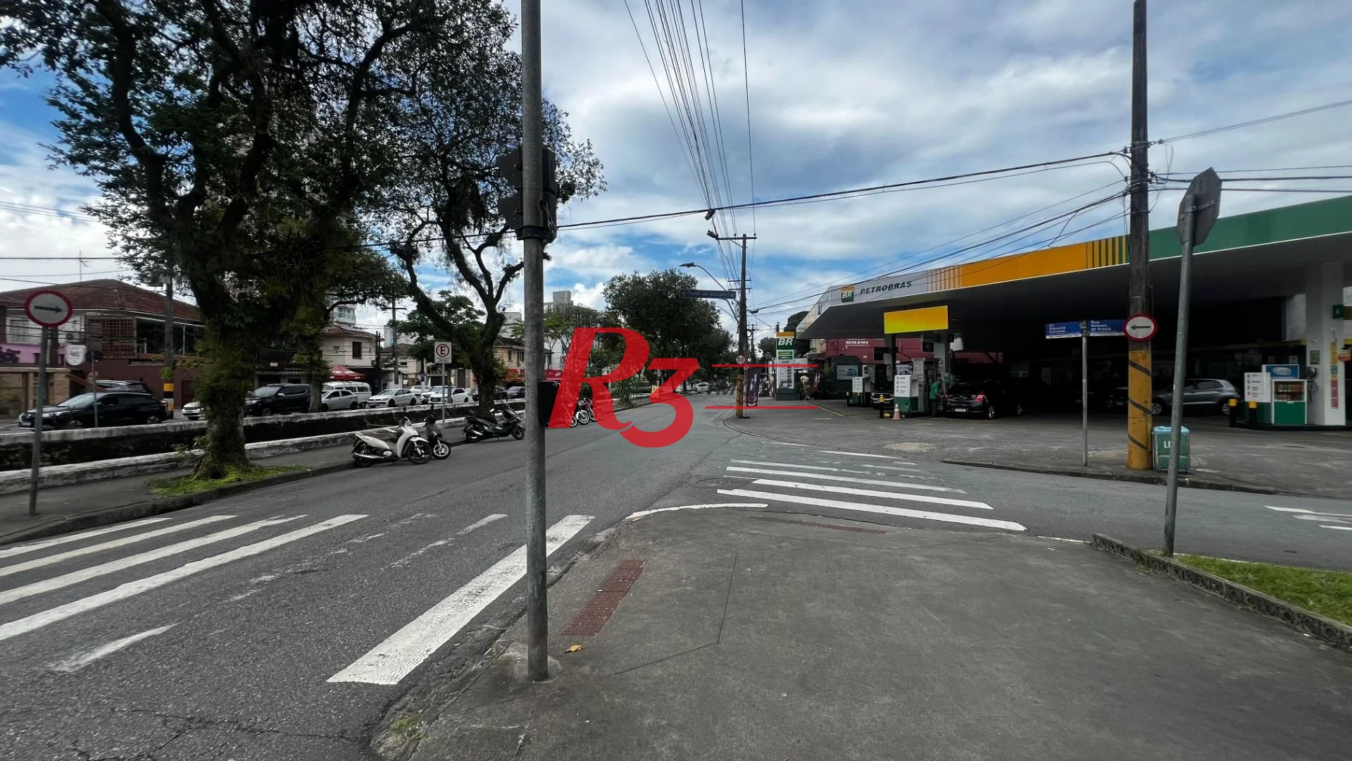 Casa com 3 dormitórios para locação, 177 m² por R$ 10.000/ano - Boqueirão - Santos/SP