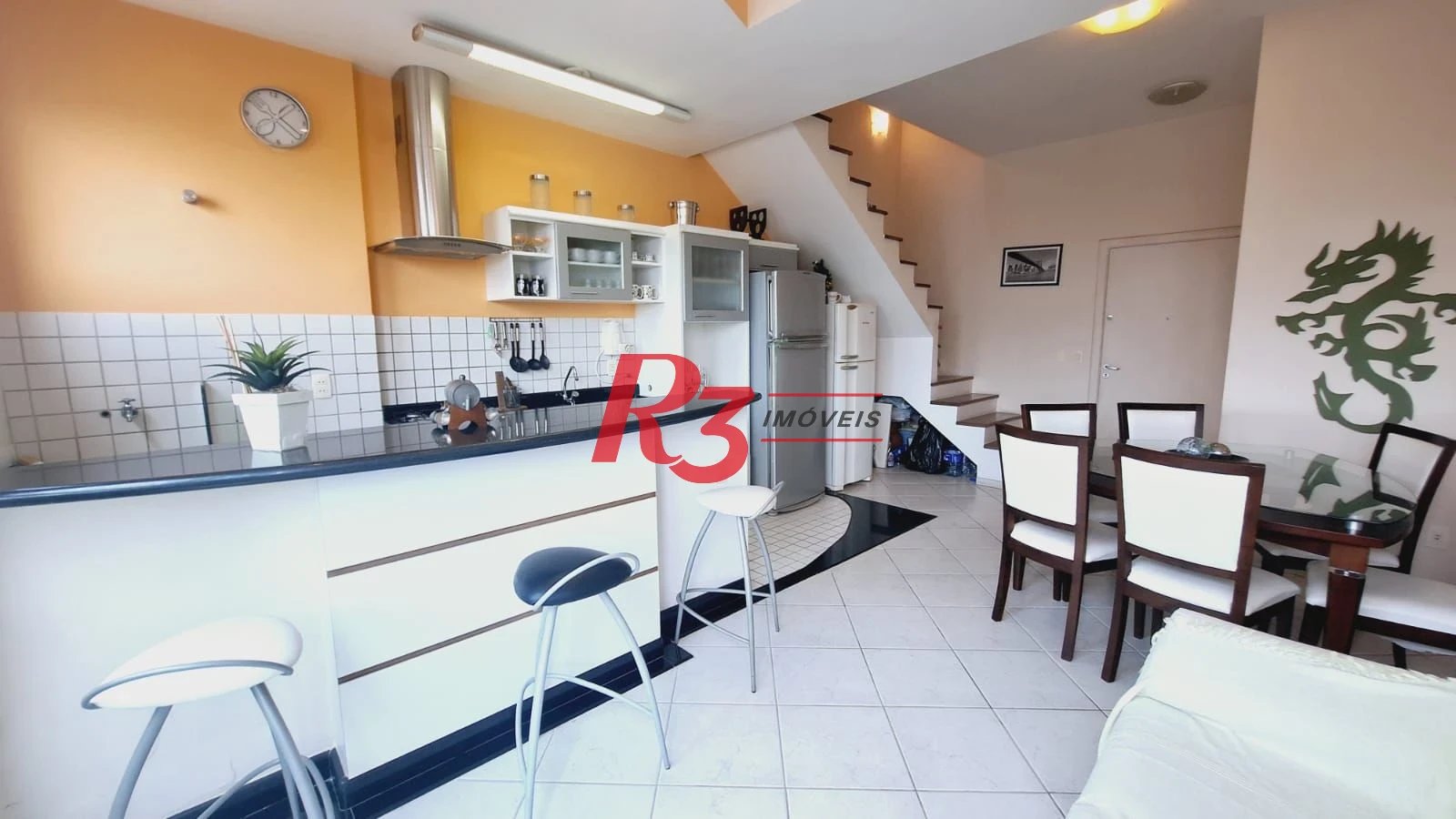 Apartamento com 2 dormitórios para alugar, 72 m² por R$ 6.500,02/mês - Gonzaga - Santos/SP
