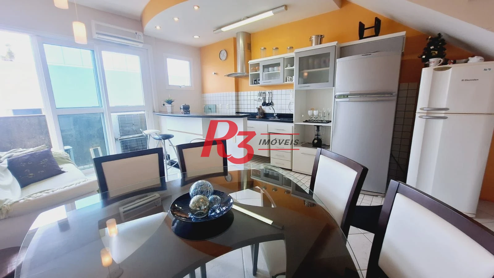 Apartamento com 2 dormitórios para alugar, 72 m² por R$ 6.500,02/mês - Gonzaga - Santos/SP
