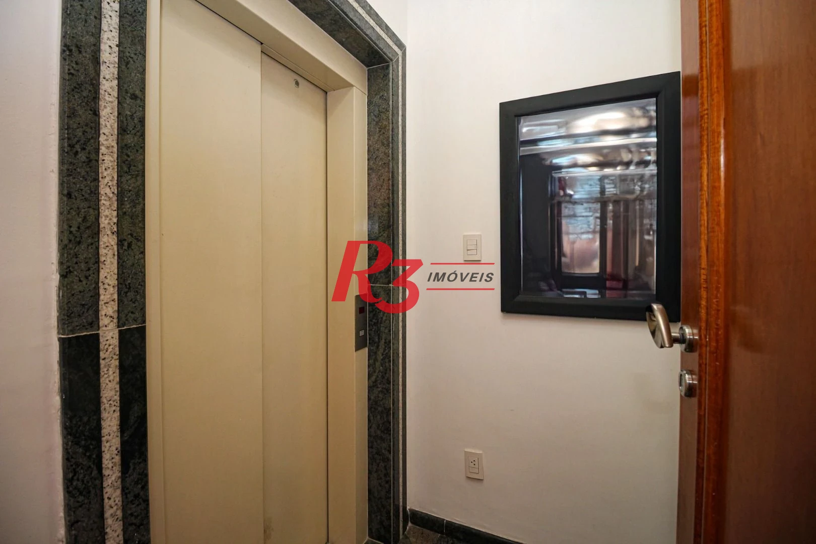 Cobertura com 3 dormitórios à venda, 380 m² por R$ 3.520.000,00 - Gonzaga - Santos/SP