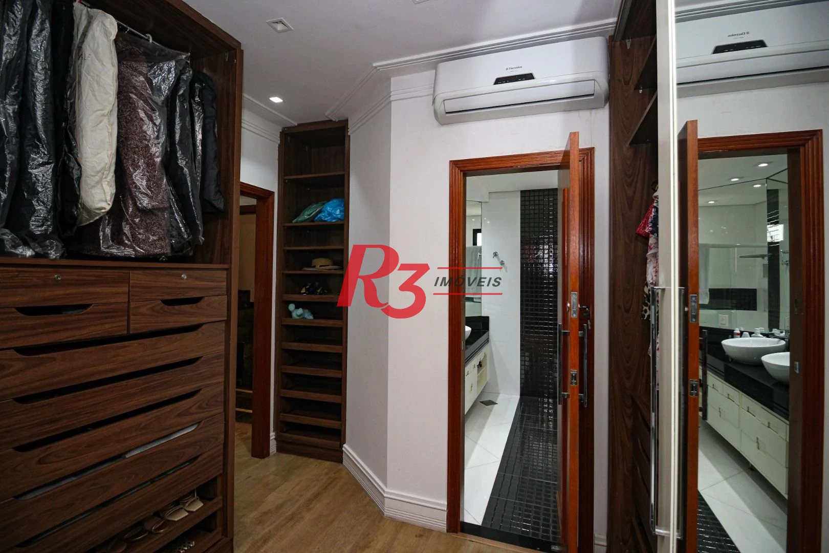 Cobertura com 3 dormitórios à venda, 380 m² por R$ 3.520.000,00 - Gonzaga - Santos/SP