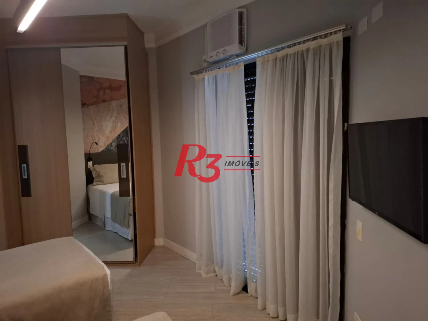 Flat com 2 dormitórios à venda, 44 m² por R$ 450.000,00 - Gonzaga - Santos/SP