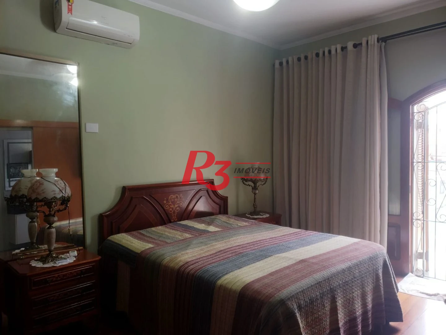 Sobrado com 4 dormitórios, 351 m² - venda por R$ 2.500.000,00 ou aluguel por R$ 20.860,00/mês - Embaré - Santos/SP
