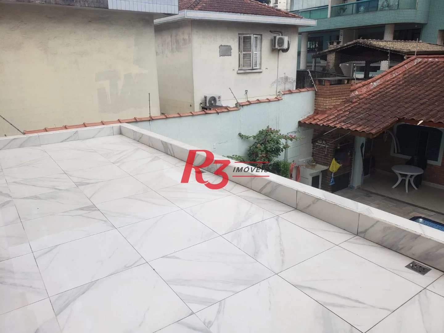 Sobrado com 4 dormitórios, 351 m² - venda por R$ 2.500.000,00 ou aluguel por R$ 20.860,00/mês - Embaré - Santos/SP