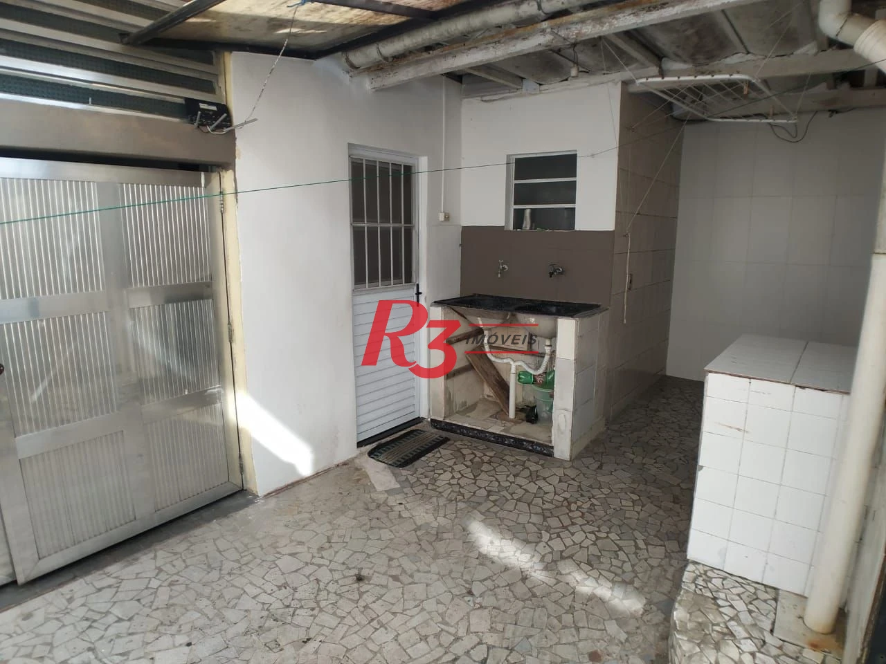 Casa com 6 dormitórios à venda, 223 m² por R$ 900.000,00 - Vila Matias - Santos/SP