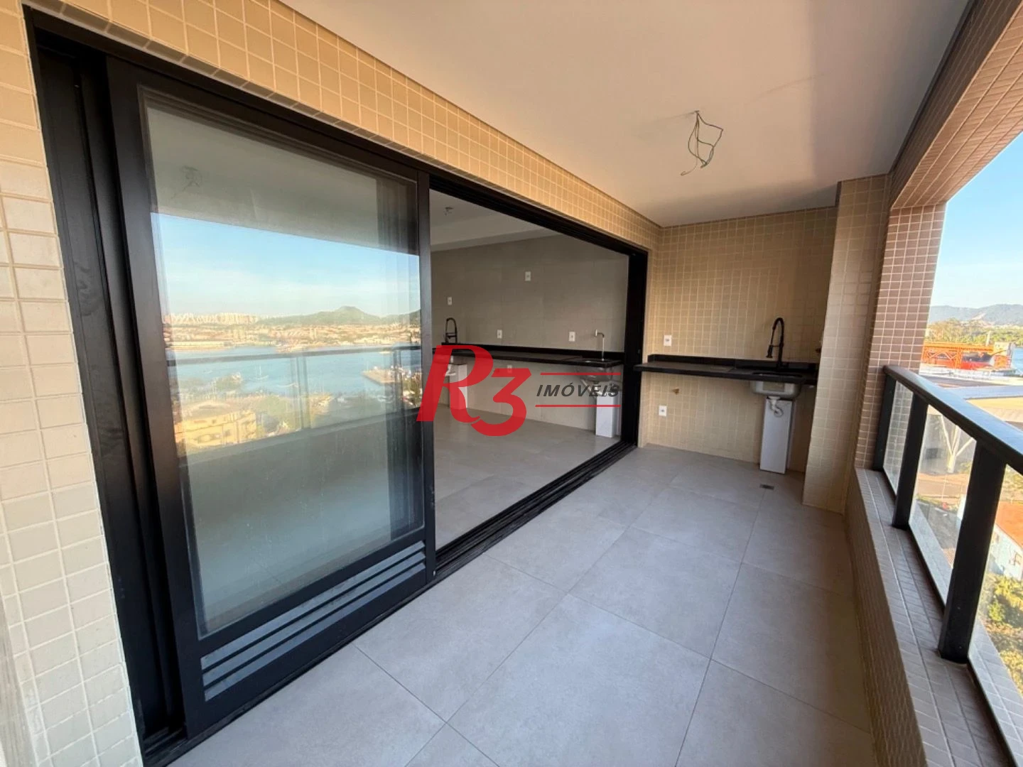 Apartamento com 2 dormitórios à venda, 65 m² por R$ 950.000,00 - Ponta da Praia - Santos/SP