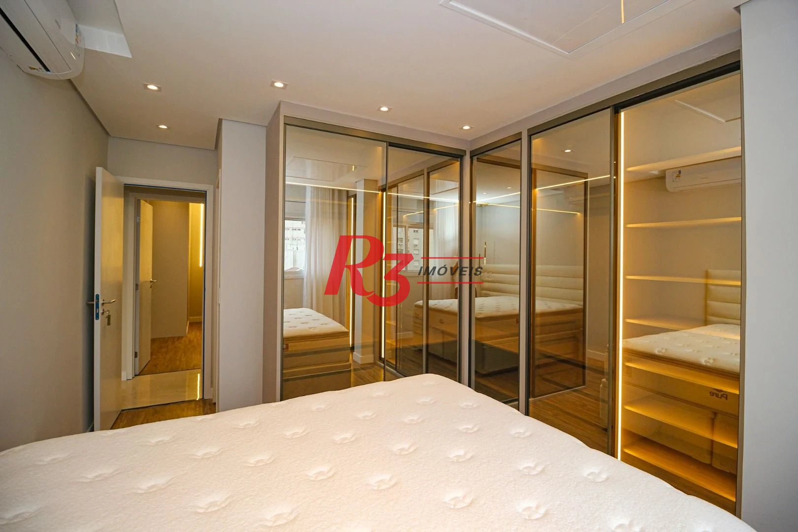 Cobertura com 3 dormitórios à venda, 166 m² por R$ 3.490.000,00 - Embaré - Santos/SP