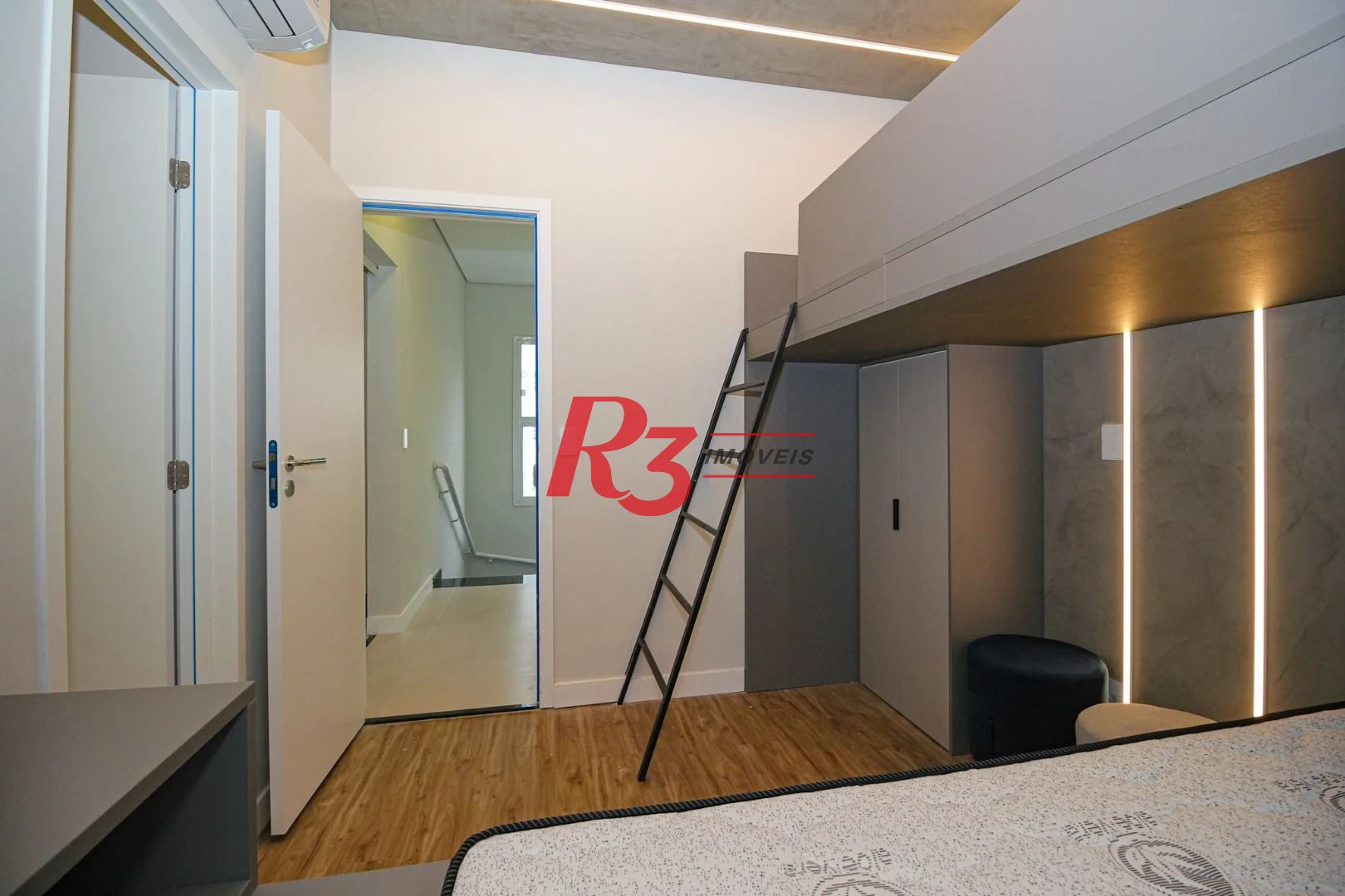 Cobertura com 3 dormitórios à venda, 166 m² por R$ 3.490.000,00 - Embaré - Santos/SP