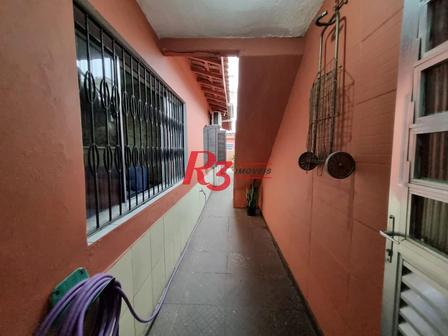 Sobrado com 3 dormitórios à venda, 120 m² por R$ 400.000,00 - Parque Bitaru - São Vicente/SP