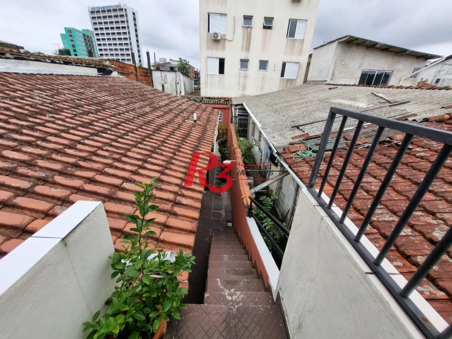 Sobrado com 3 dormitórios à venda, 120 m² por R$ 400.000,00 - Parque Bitaru - São Vicente/SP