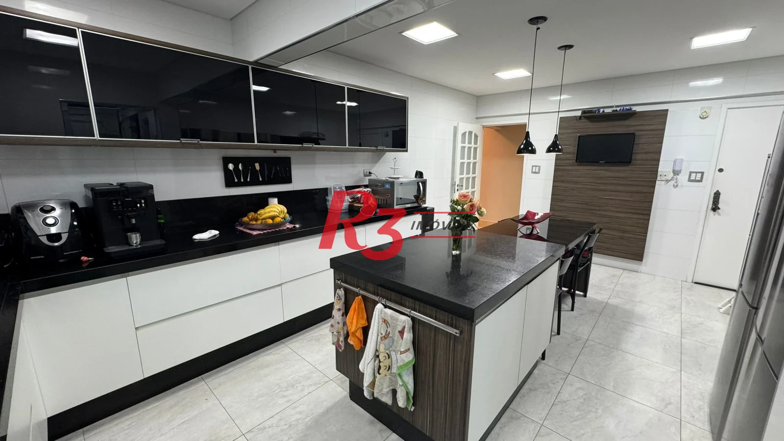 Apartamento com 3 dormitórios à venda, 145 m² por R$ 1.180.000,00 - Pompéia - Santos/SP
