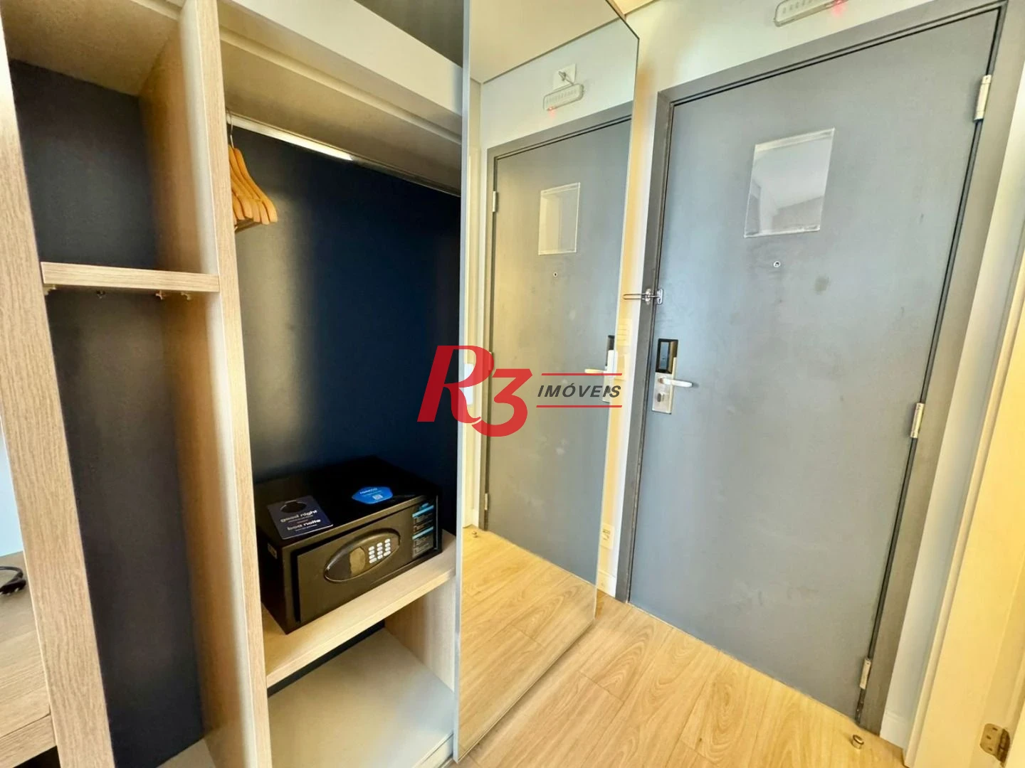 Apartamento com 1 dormitório à venda, 25 m² por R$ 390.000,00 - Gonzaga - Santos/SP