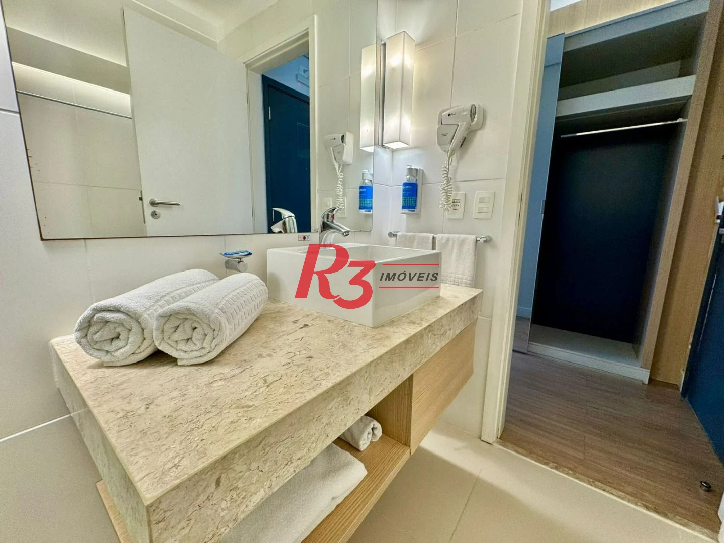 Apartamento com 1 dormitório à venda, 25 m² por R$ 390.000,00 - Gonzaga - Santos/SP
