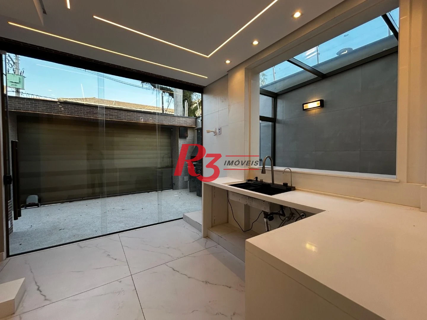 Casa, 250 m² - venda por R$ 4.000.000,00 ou aluguel por R$ 20.430,00/mês - Campo Grande - Santos/SP