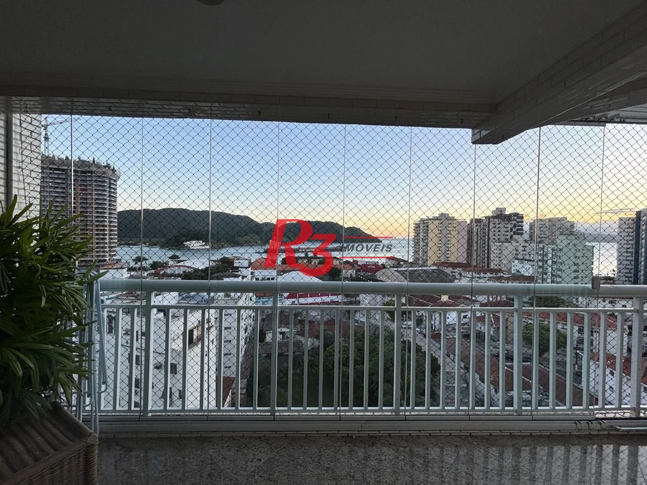 Apartamento com 4 dormitórios à venda, 240 m² por R$ 2.200.000,00 - Ponta da Praia - Santos/SP