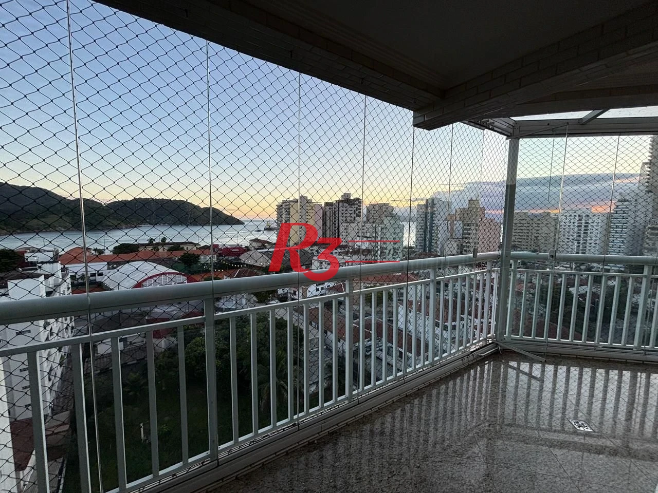 Apartamento com 4 dormitórios à venda, 240 m² por R$ 2.200.000,00 - Ponta da Praia - Santos/SP