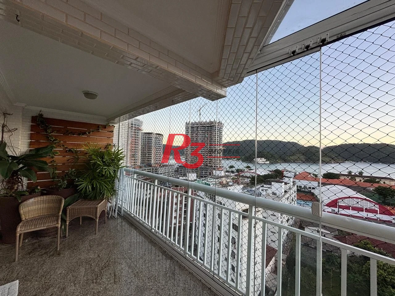Apartamento com 4 dormitórios à venda, 240 m² por R$ 2.200.000,00 - Ponta da Praia - Santos/SP