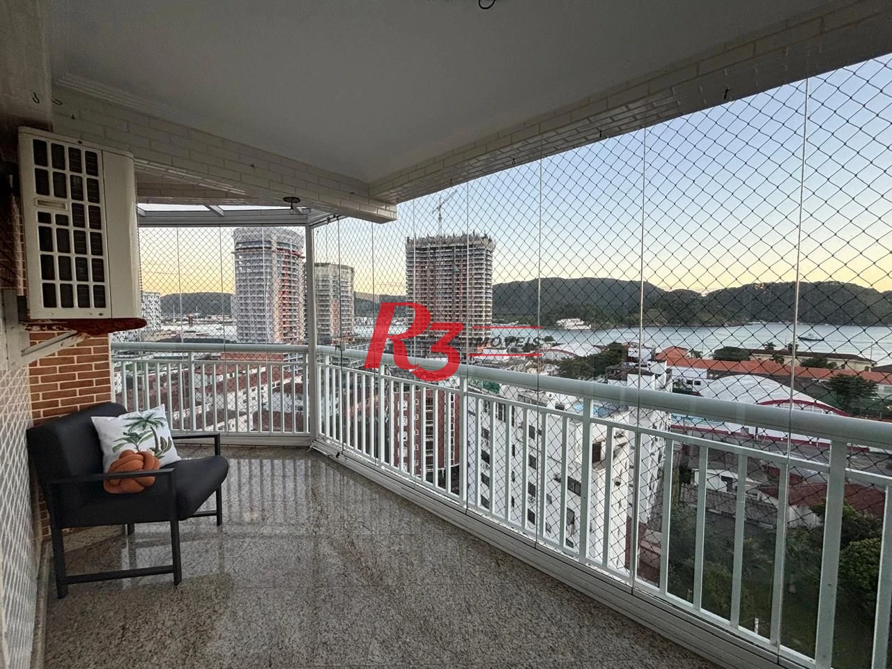 Apartamento com 4 dormitórios à venda, 240 m² por R$ 2.200.000,00 - Ponta da Praia - Santos/SP