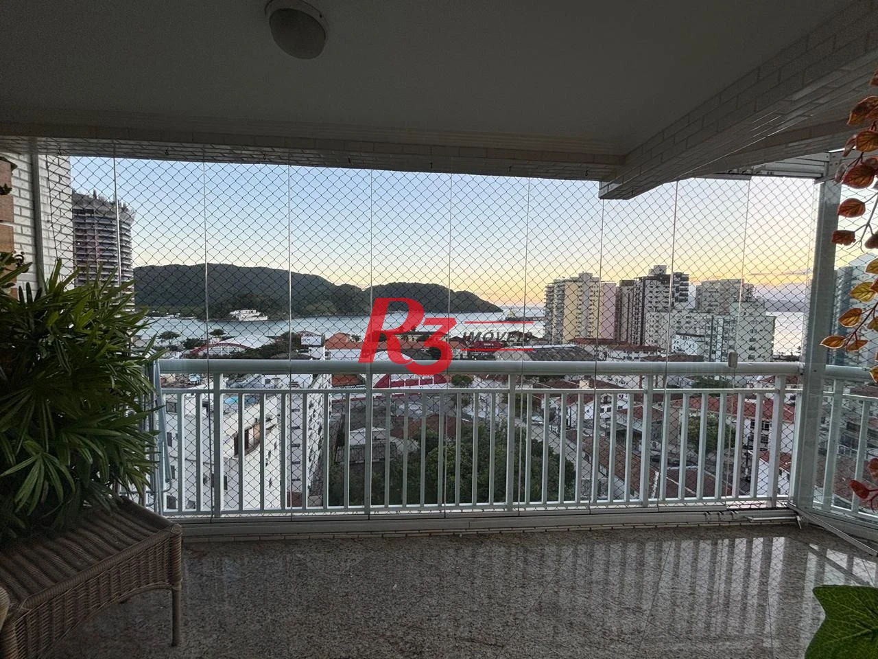 Apartamento com 4 dormitórios à venda, 240 m² por R$ 2.200.000,00 - Ponta da Praia - Santos/SP