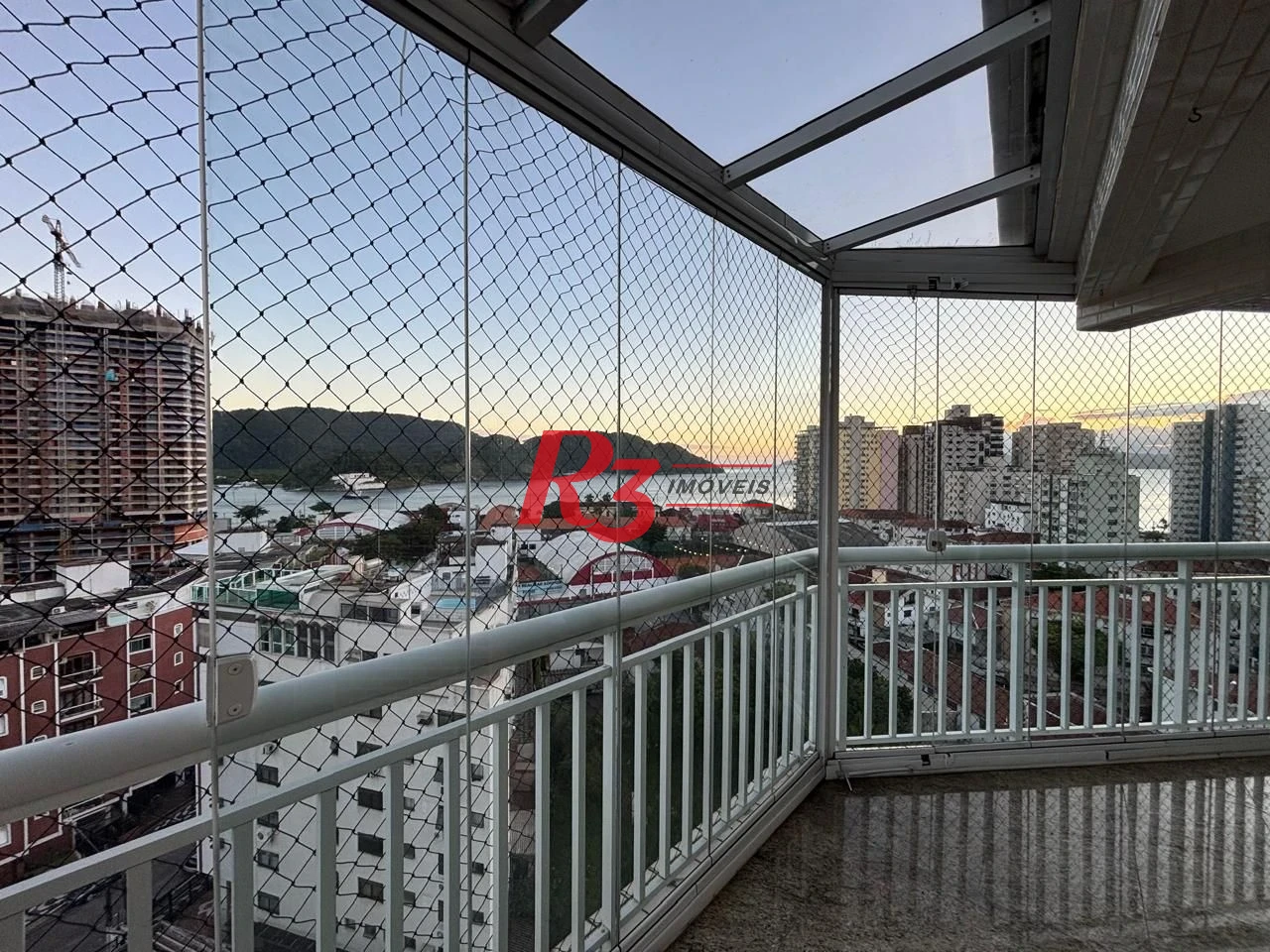 Apartamento com 4 dormitórios à venda, 240 m² por R$ 2.200.000,00 - Ponta da Praia - Santos/SP