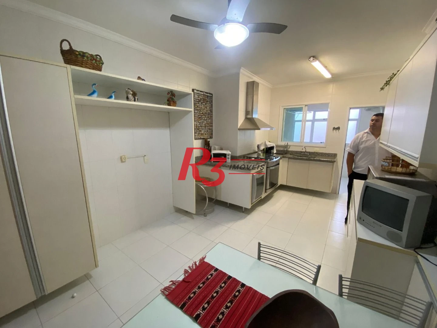 Apartamento com 3 dormitórios à venda, 138 m² por R$ 2.100.000,00 - Embaré - Santos/SP