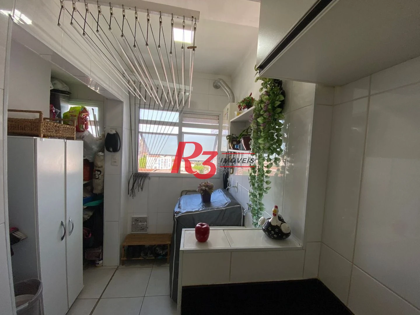 Apartamento com 2 dormitórios à venda, 72 m² por R$ 855.000,00 - Embaré - Santos/SP