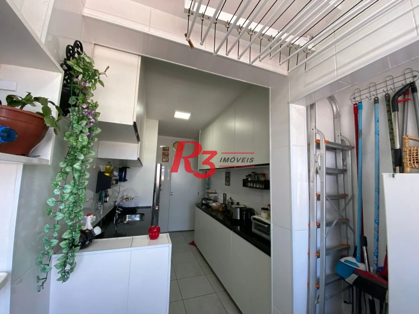 Apartamento com 2 dormitórios à venda, 72 m² por R$ 855.000,00 - Embaré - Santos/SP