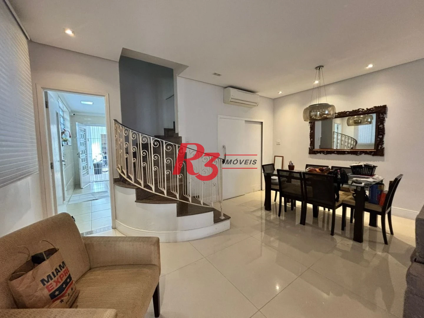 Sobrado à venda, 187 m² por R$ 2.100.000,00 - Ponta da Praia - Santos/SP