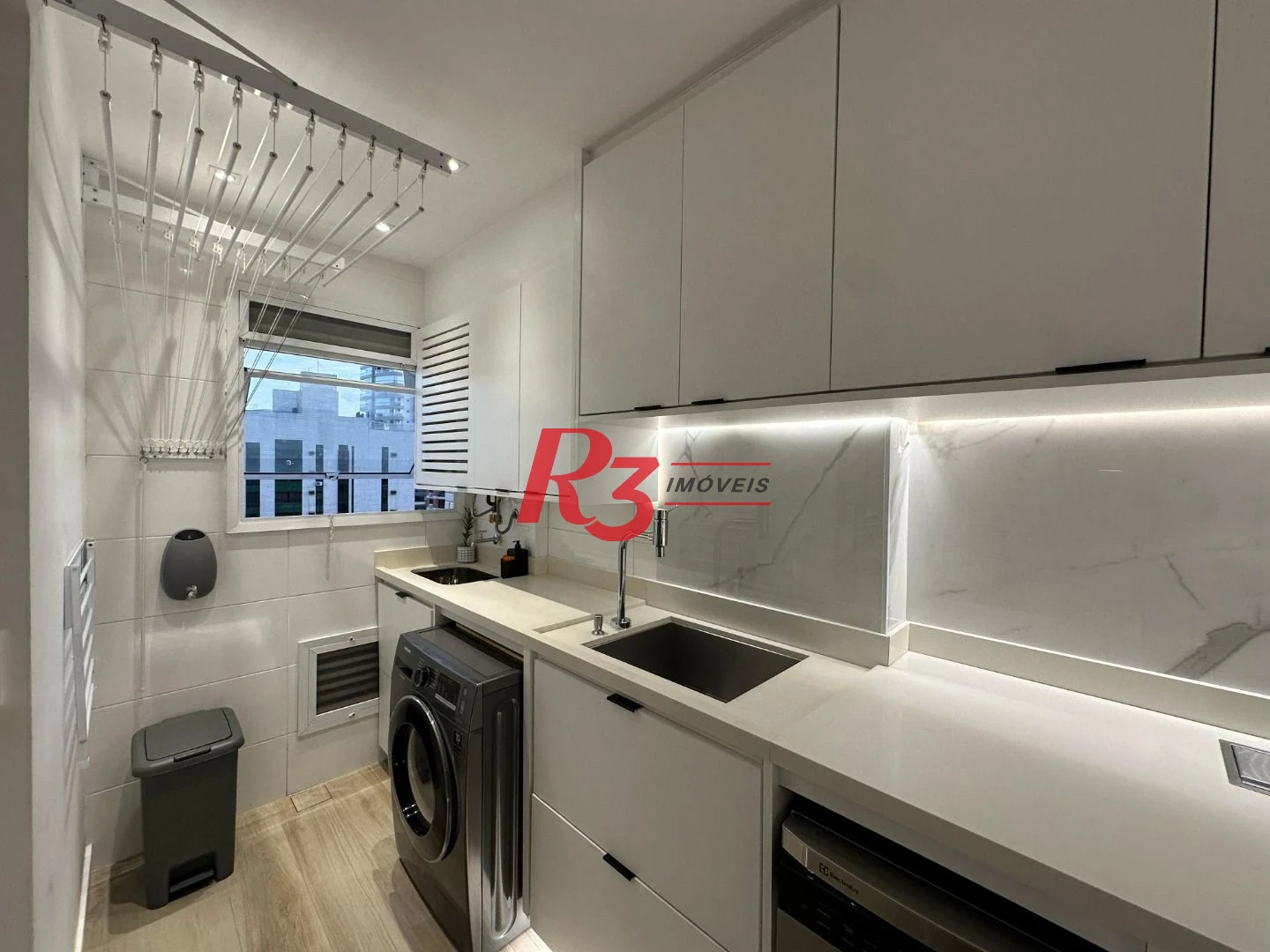 Apartamento Duplex com 2 dormitórios à venda, 74 m² por R$ 980.000,00 - Boqueirão - Santos/SP