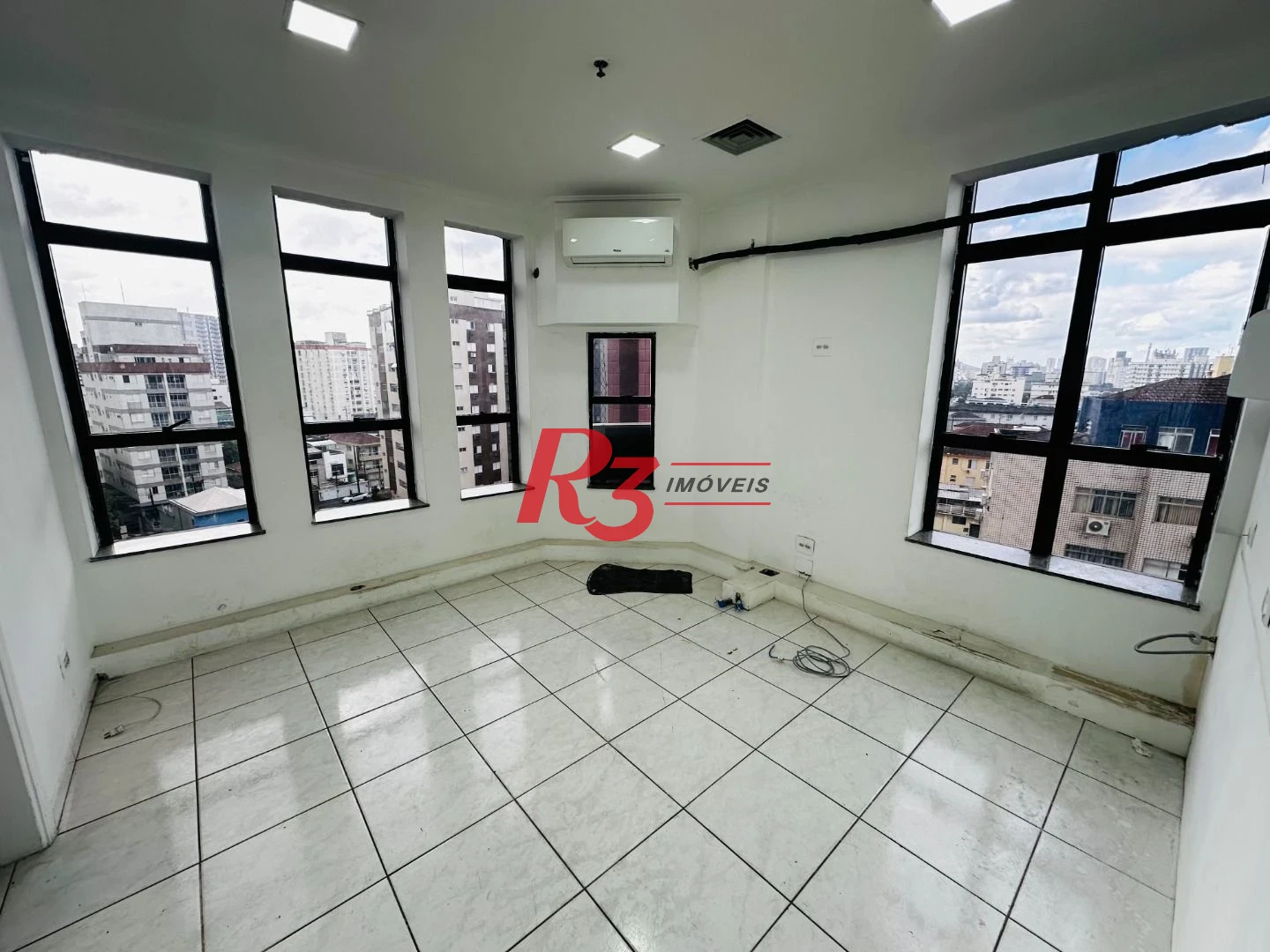 Sala à venda, 43 m² por R$ 355.000,00 - Embaré - Santos/SP