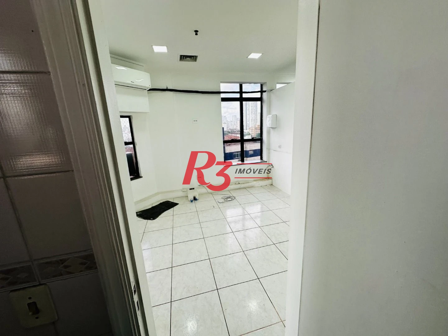 Sala à venda, 43 m² por R$ 355.000,00 - Embaré - Santos/SP