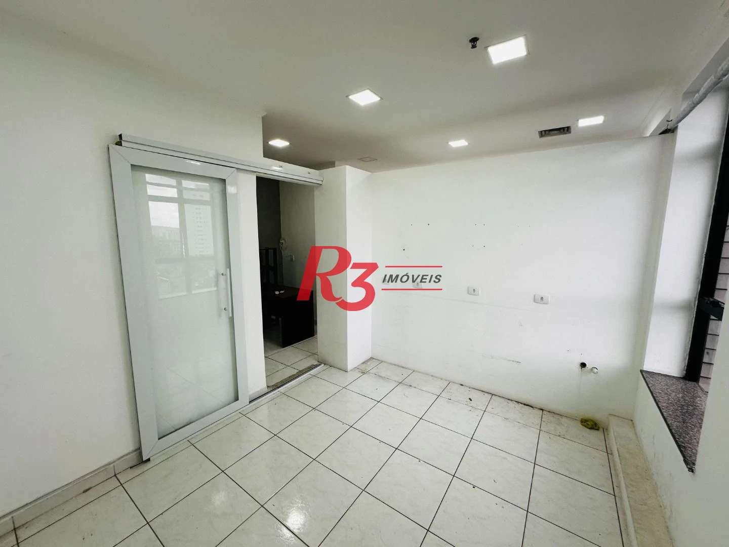 Sala à venda, 43 m² por R$ 355.000,00 - Embaré - Santos/SP