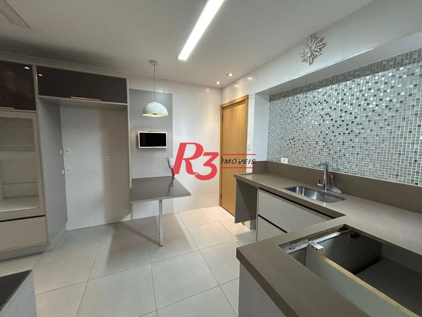 Apartamento com 2 dormitórios à venda, 102 m² por R$ 850.000,00 - Pompéia - Santos/SP