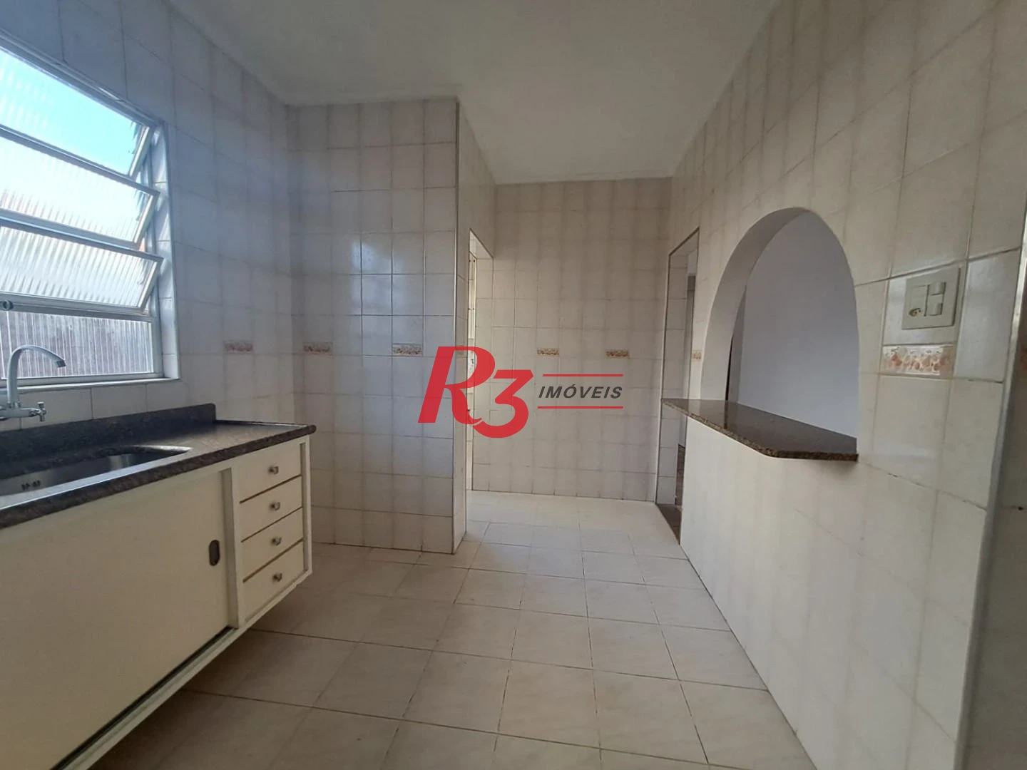 Apartamento com 2 dormitórios à venda, 60 m² por R$ 420.000,00 - Pompéia - Santos/SP