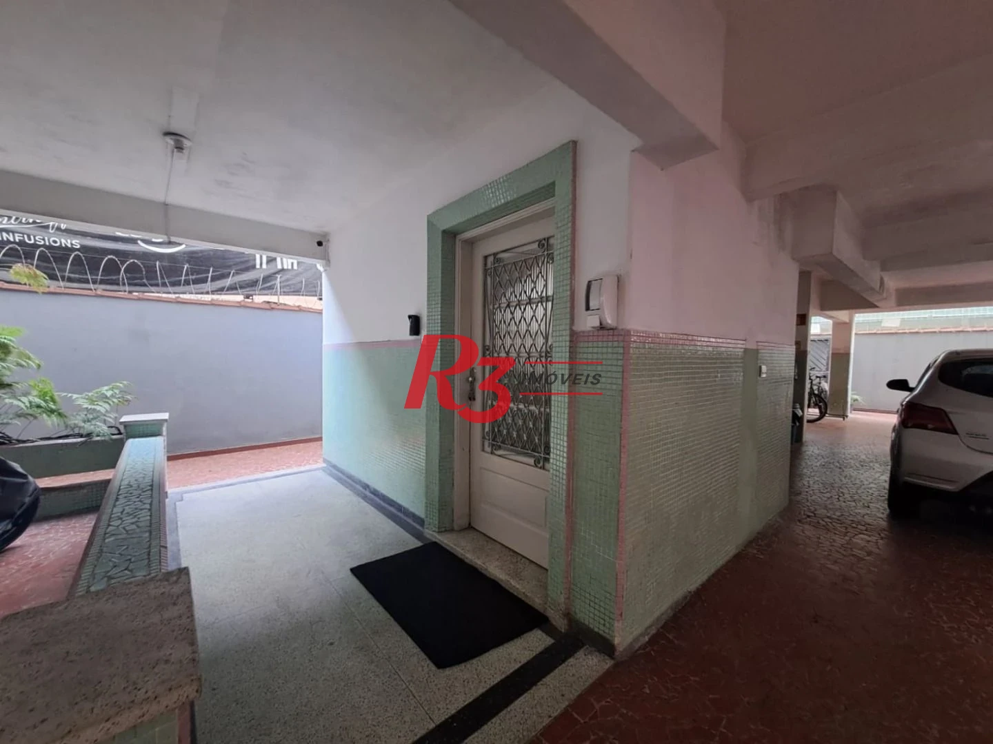 Apartamento com 2 dormitórios à venda, 60 m² por R$ 420.000,00 - Pompéia - Santos/SP