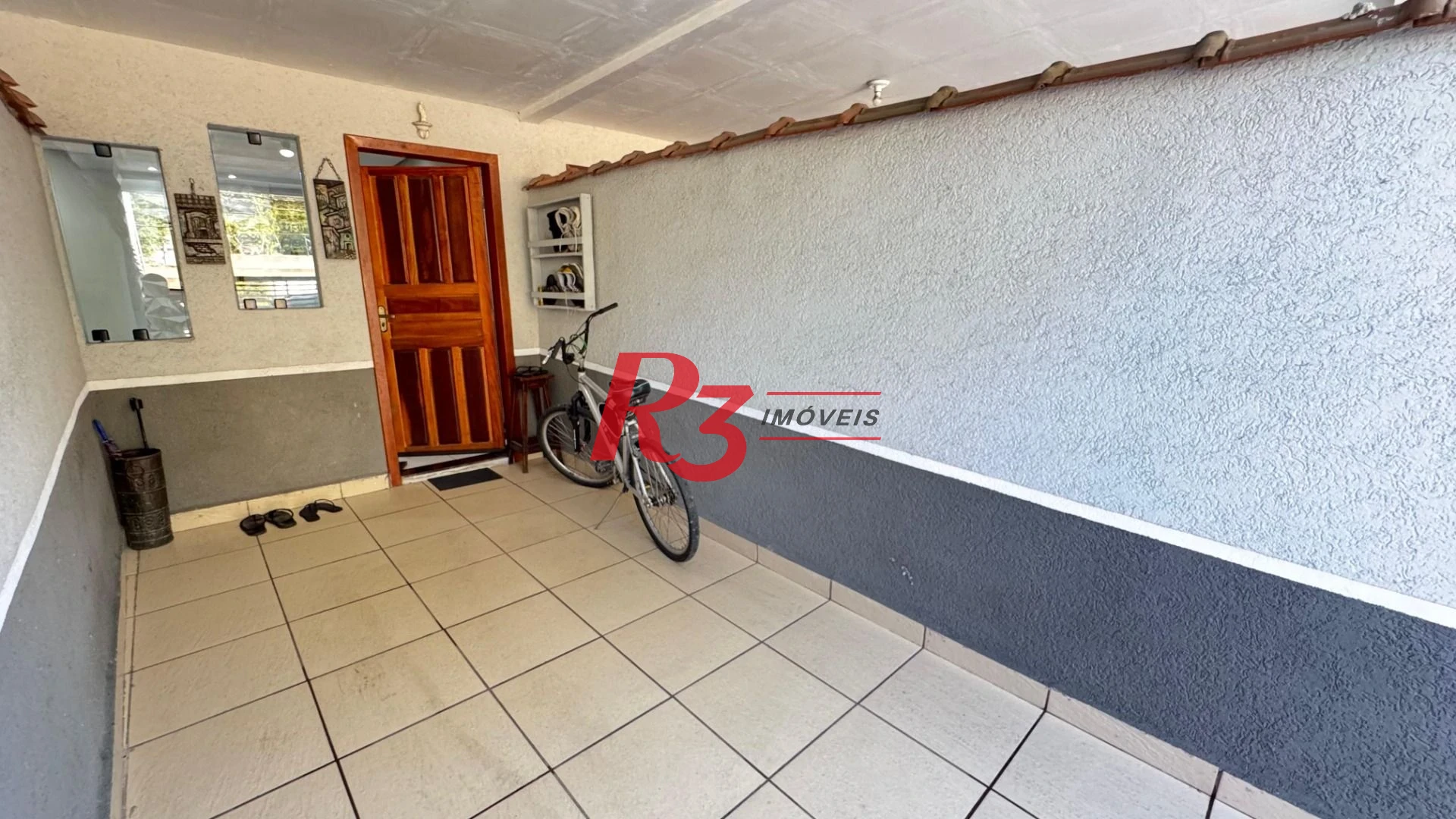 Casa com 3 dormitórios à venda, 119 m² por R$ 480.000,00 - Vila Valença - São Vicente/SP